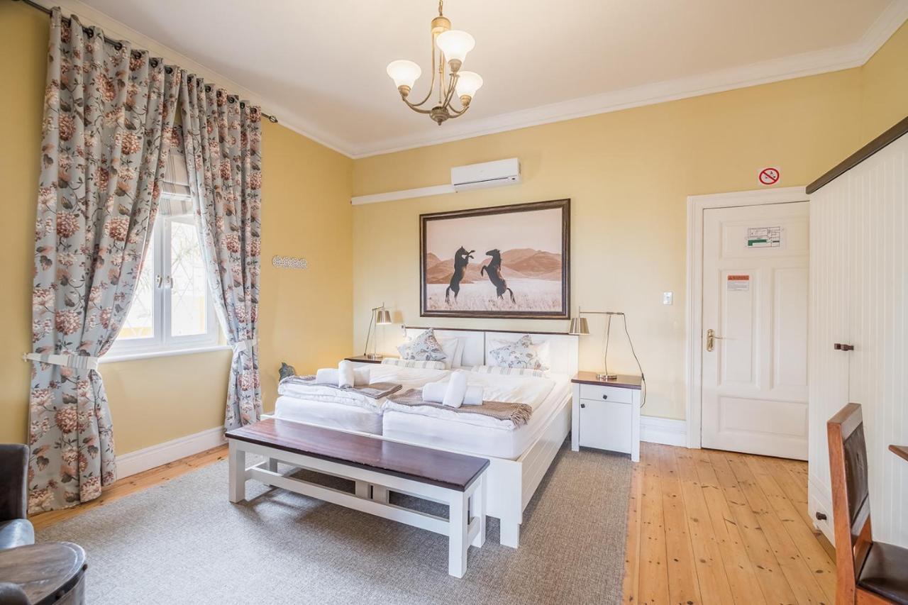 Alte Villa Boutique Hotel Luderitz Bagian luar foto